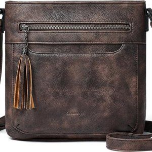Leather crossbody bag with adjustable straps